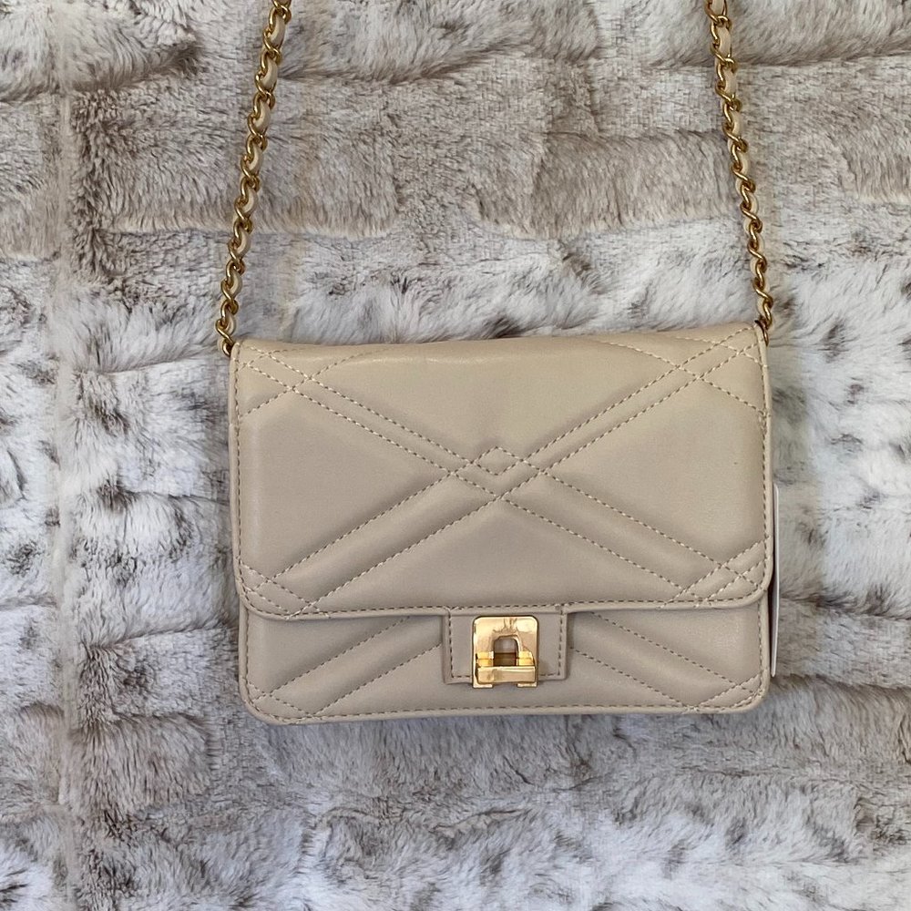 Quilted design, cross body bag with gold chain
